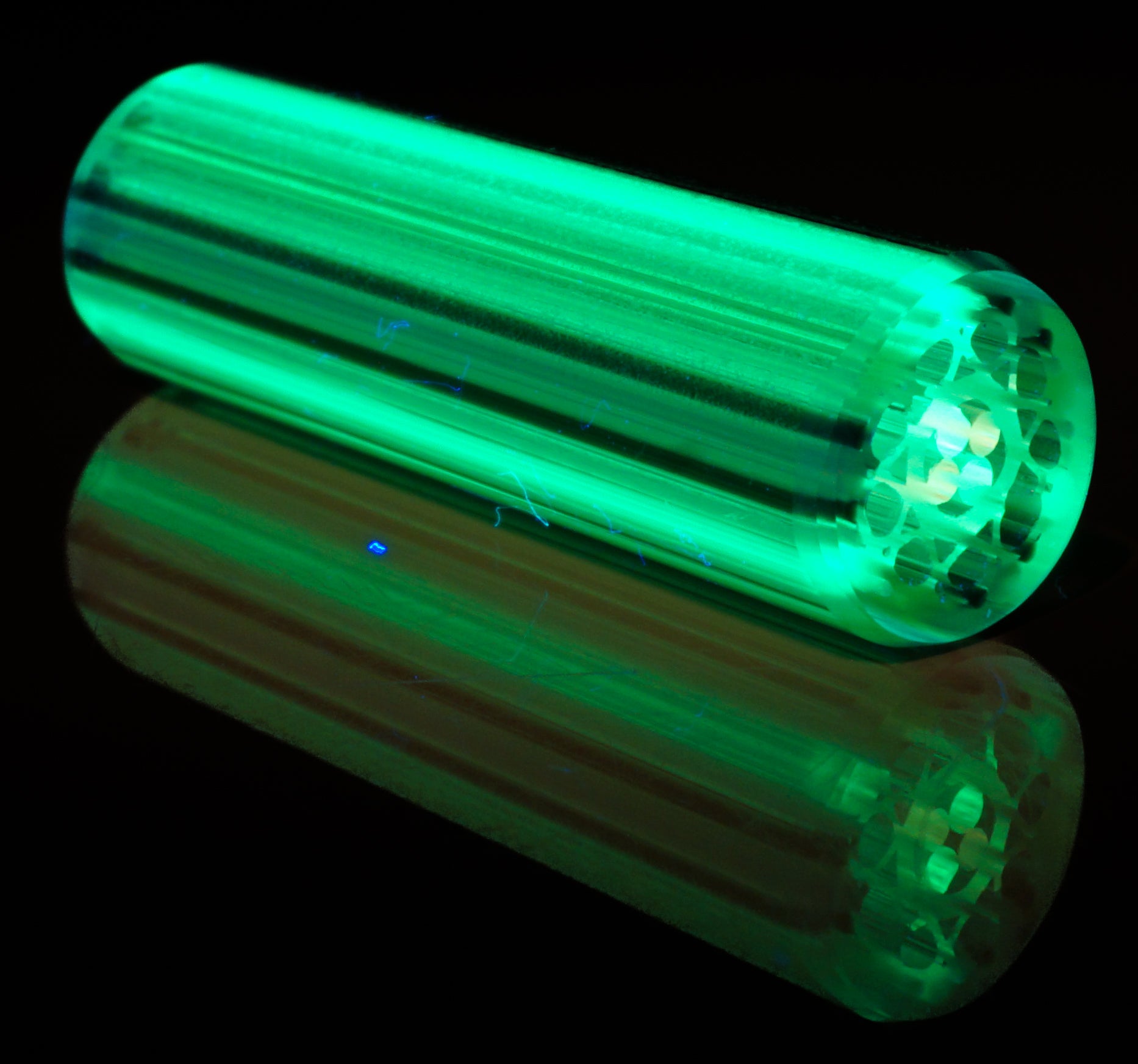 TELE-MAGENTA ION UV SATIN MATTE CONNOISSEUR CLASSIC SNUB-NOSE || URANIUM GLASS